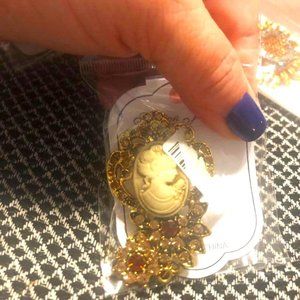 NIB Mother's Brooch